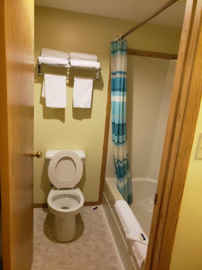 Tower Inn Estevan Εξωτερικό φωτογραφία