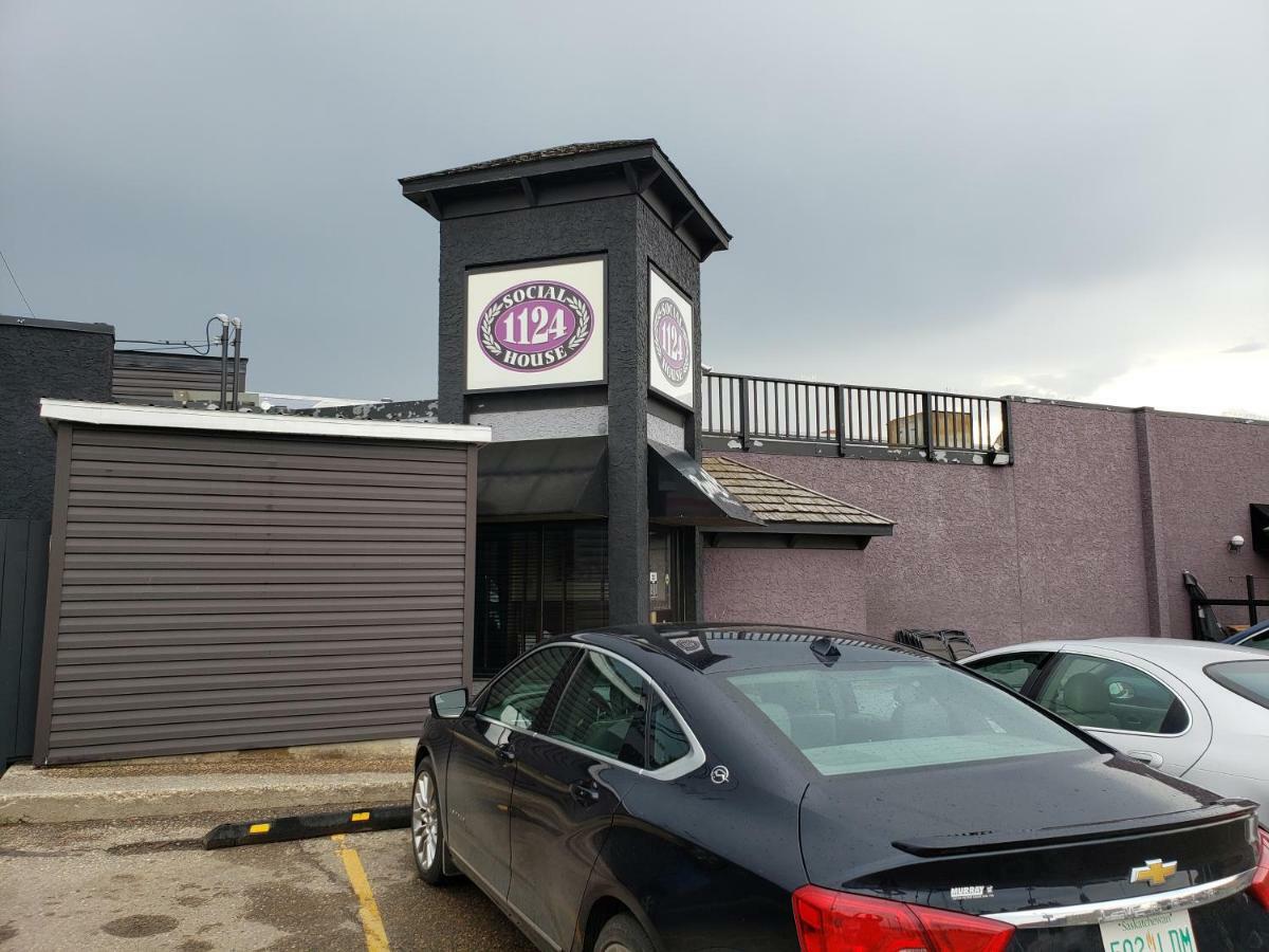Tower Inn Estevan Εξωτερικό φωτογραφία