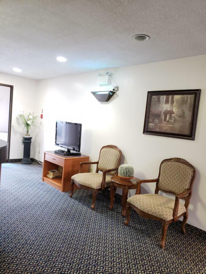 Tower Inn Estevan Εξωτερικό φωτογραφία