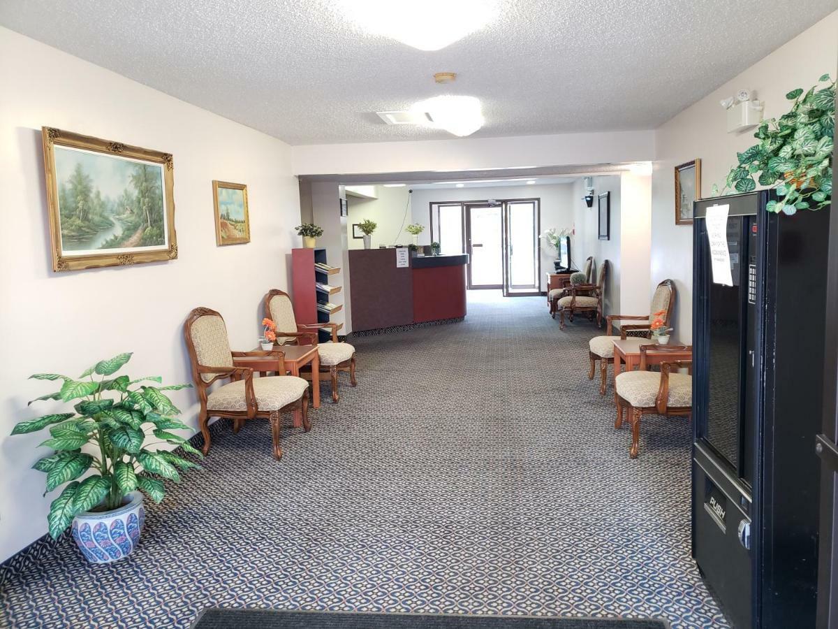Tower Inn Estevan Εξωτερικό φωτογραφία