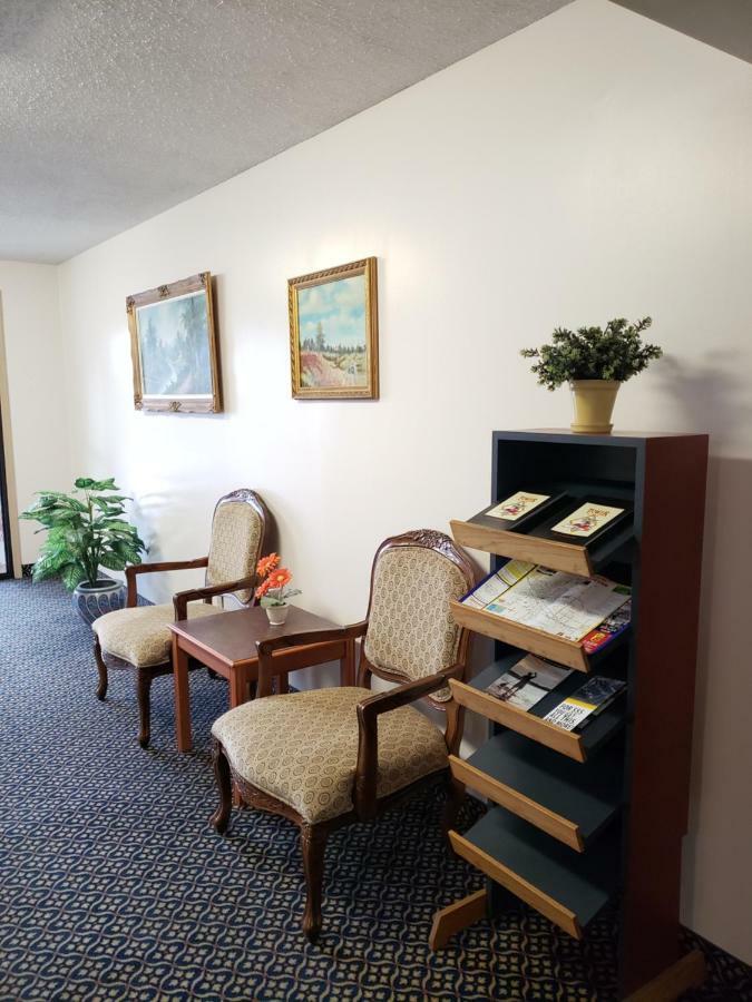 Tower Inn Estevan Εξωτερικό φωτογραφία