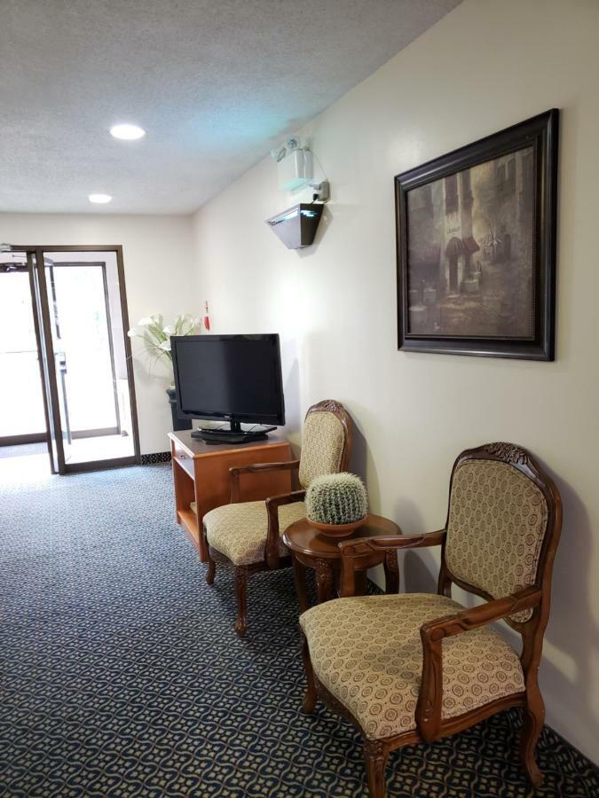 Tower Inn Estevan Εξωτερικό φωτογραφία